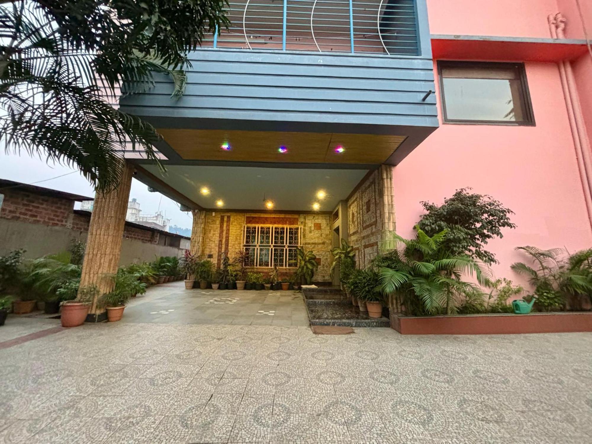 Krishna Shree Guest House グワーハーティー エクステリア 写真